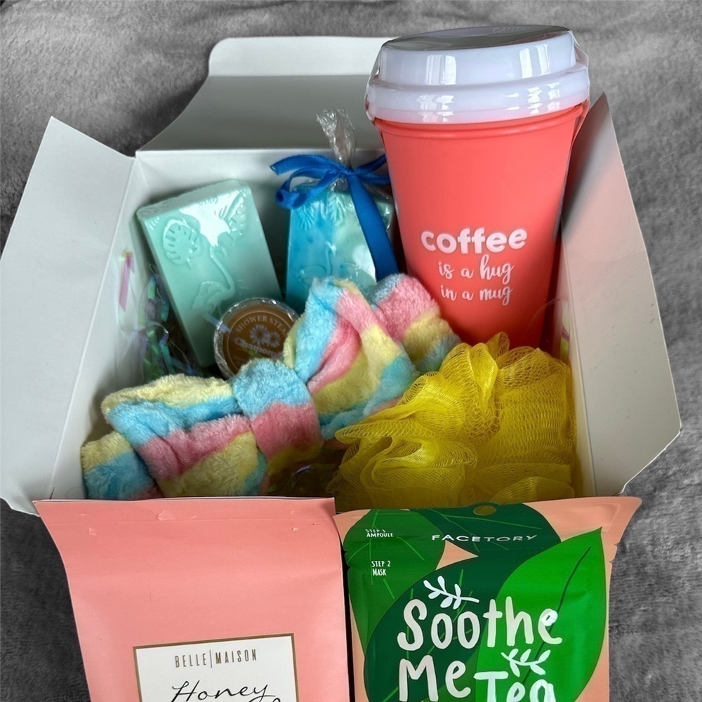 MYSTERY GIFT BOX 🎁 - Picture 2 of 5
